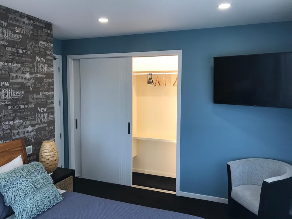 TV and multimedia, Bedroom, wardrobe