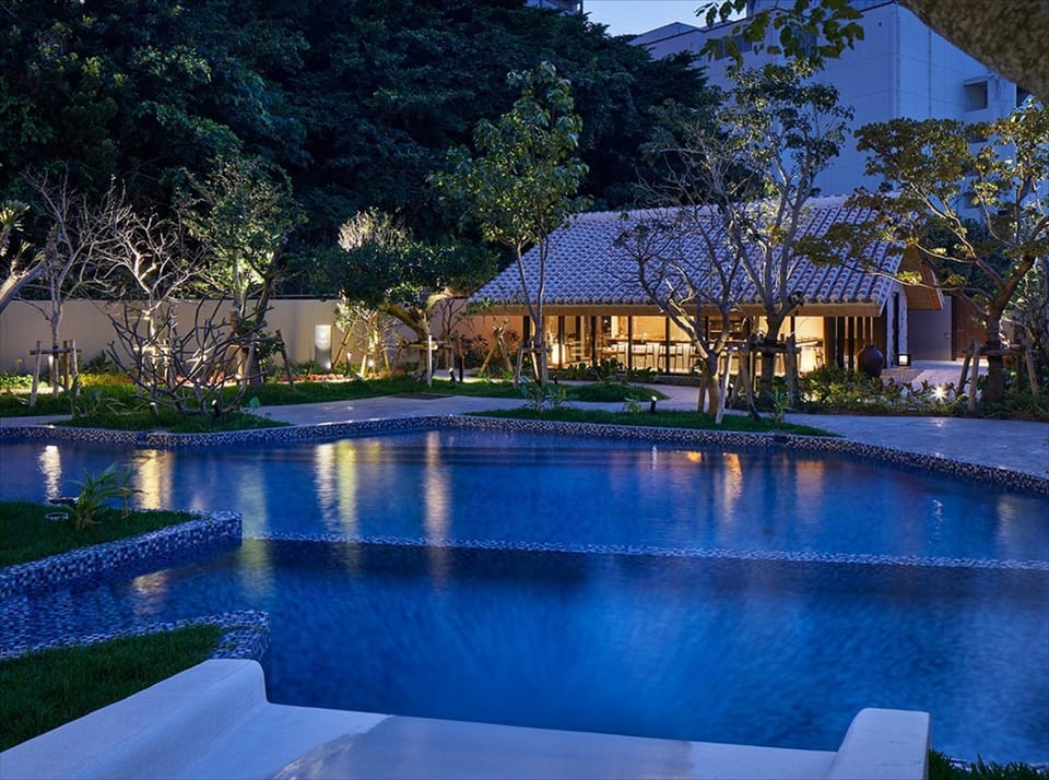 Swimming pool