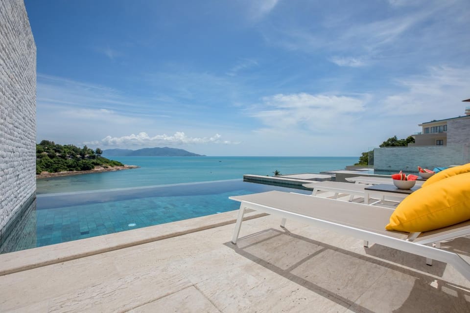 BEACHSIDE VILLA - B18 - at Bayside Luxury Villas Samrong Bay Beach, 4 BED 5 BATH, SEA & SUNSET VIEWS, only 200m walk to the Beach Villa in Ko Samui