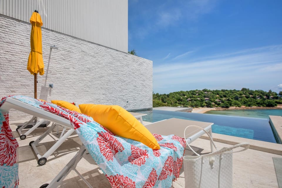 BEACHSIDE VILLA - B18 - at Bayside Luxury Villas Samrong Bay Beach, 4 BED 5 BATH, SEA & SUNSET VIEWS, only 200m walk to the Beach Villa in Ko Samui