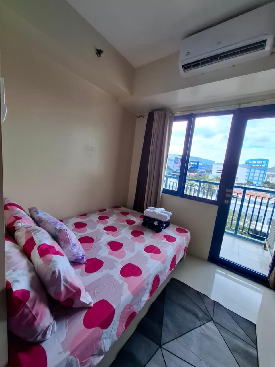 King of kings at SEA RESIDENCES Hotel in Pasay