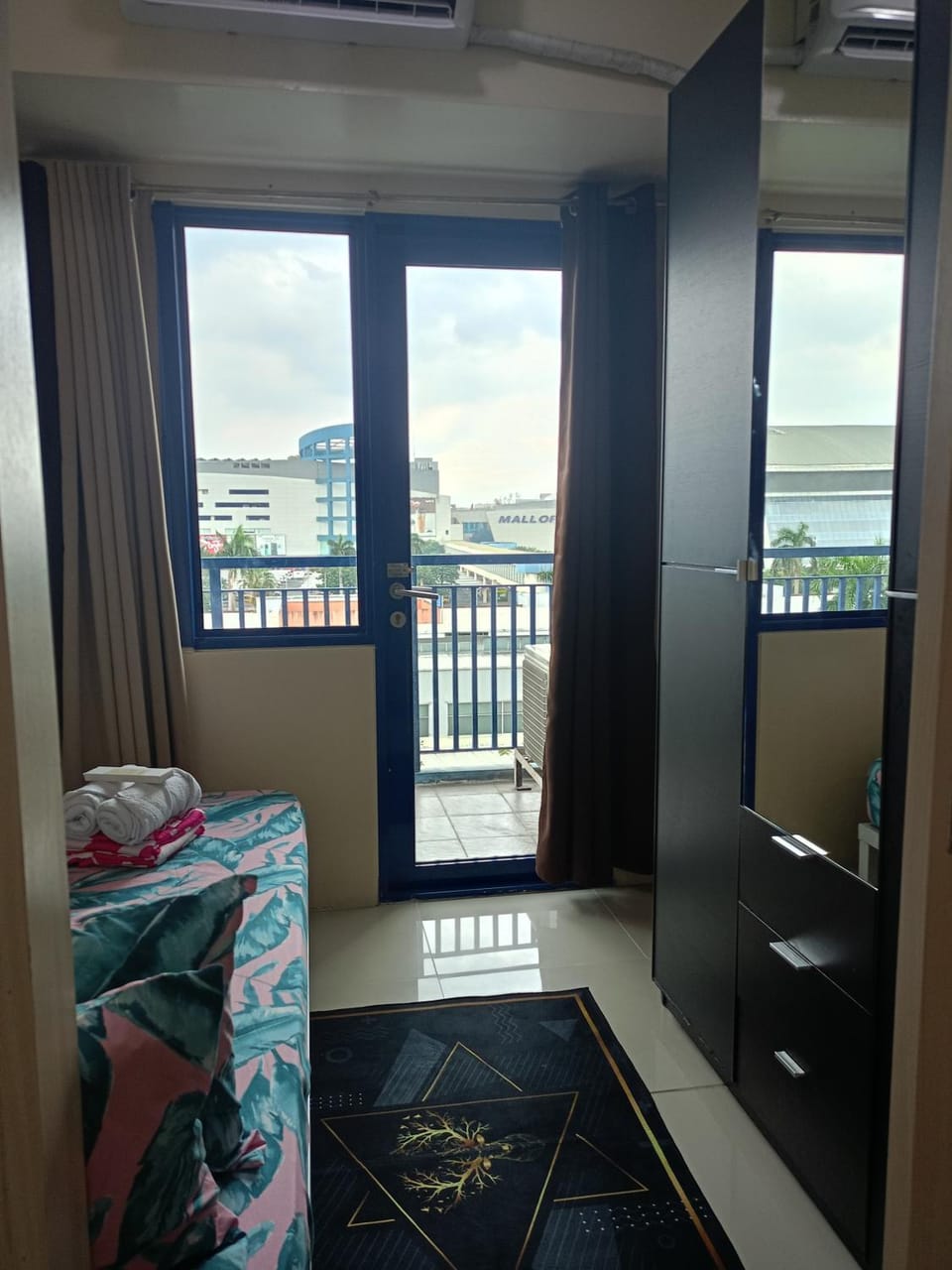 King of kings at SEA RESIDENCES Hotel in Pasay