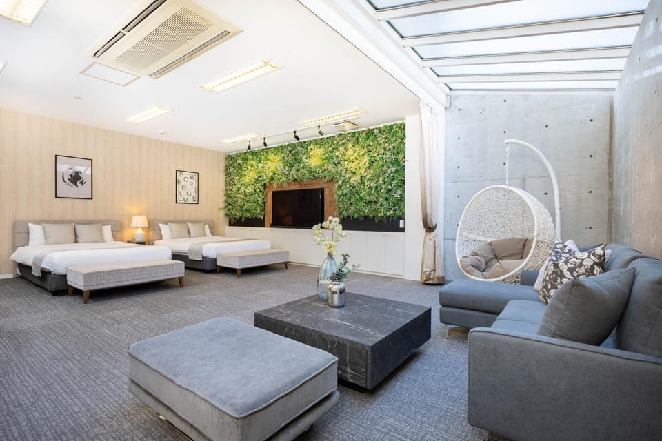 Bed, Living room
