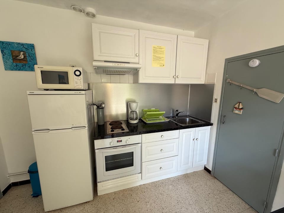 80m de la plage Appartement au rdc d'une maison 1 chambre 4 couchages cour LXRV9A Apartment in Portiragnes