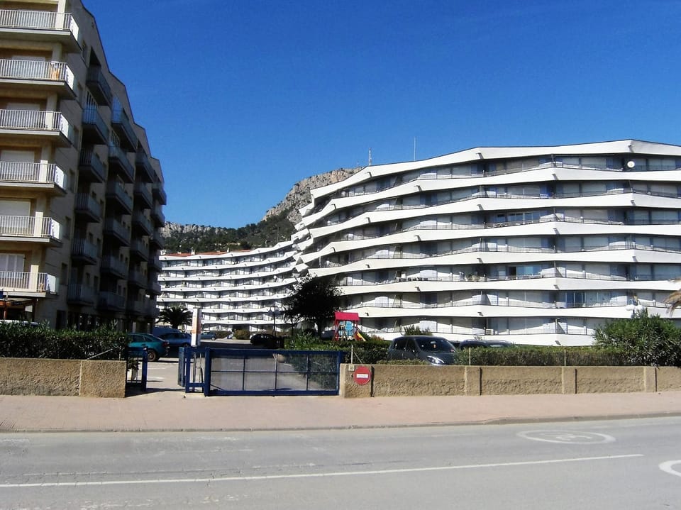 Property building, Facade/entrance, Off site