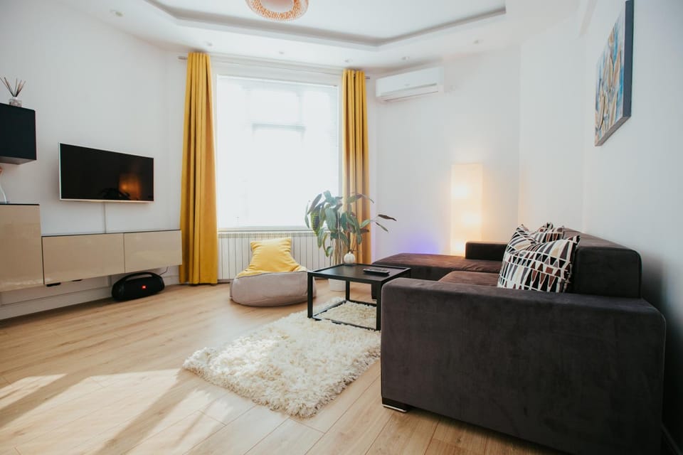 Color Apartments Corneliu Coposu 1A street Apartment in Bucharest