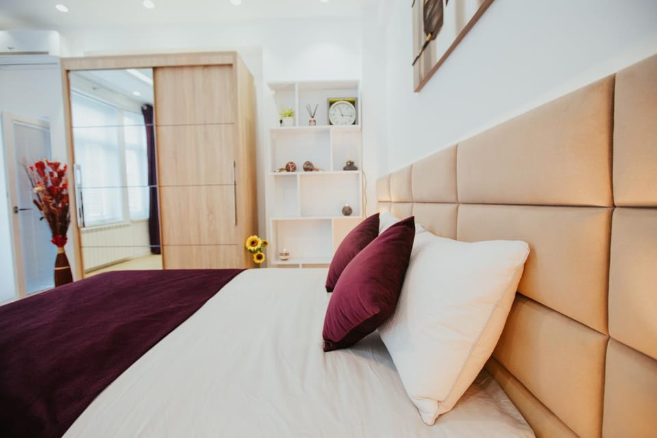 Color Apartments Corneliu Coposu 1A street Apartment in Bucharest