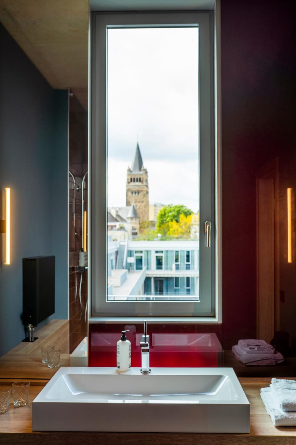 Bathroom, Photo of the whole room, City view