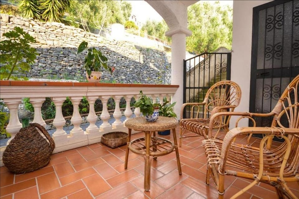 Property building, Patio, Breakfast
