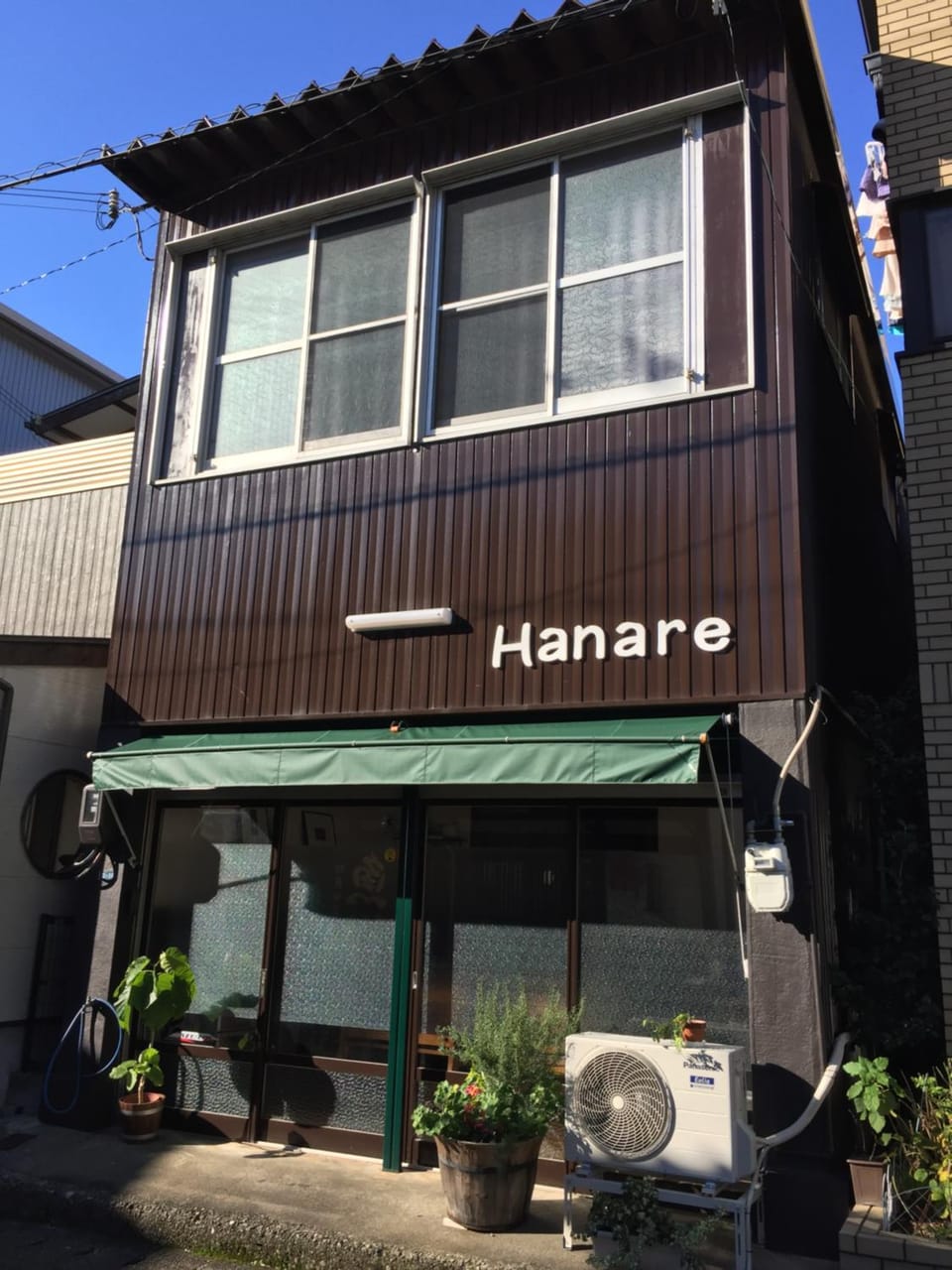 Property building, Facade/entrance, Property logo or sign