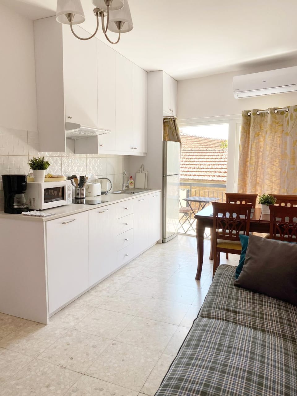 Kitchen or kitchenette, Living room, Dining area