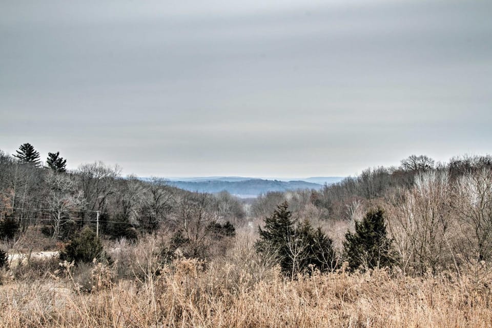 Wisconsin River Valley Farmhouse: Fire Pit & View House in Lake Wisconsin