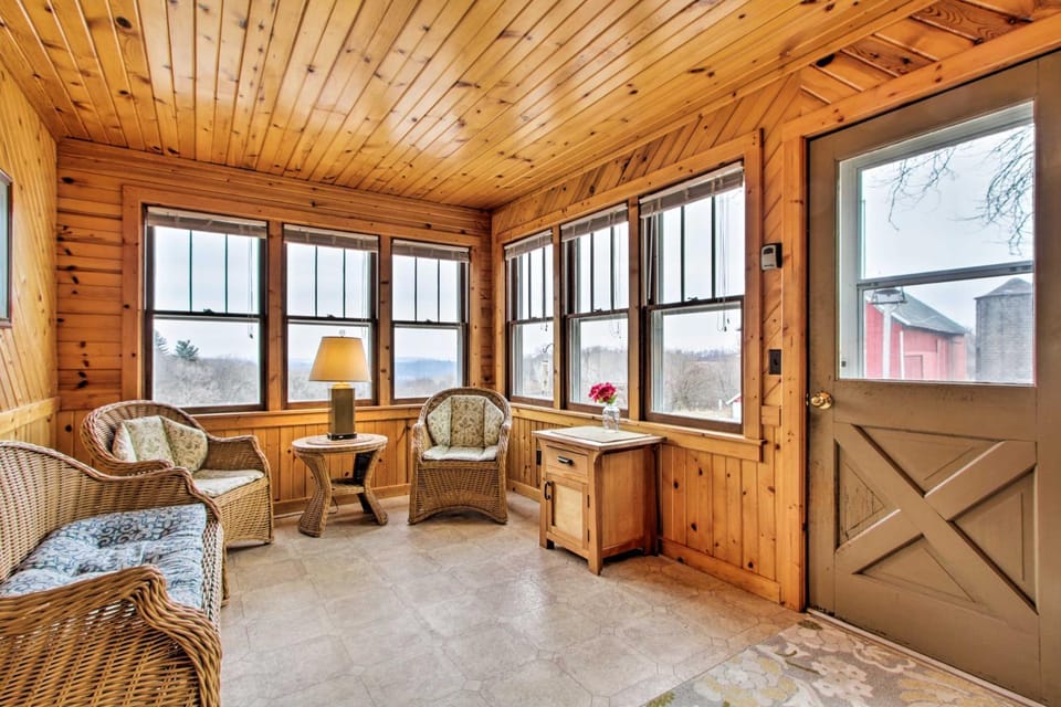 Wisconsin River Valley Farmhouse: Fire Pit & View House in Lake Wisconsin