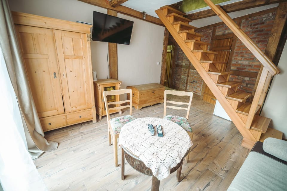 Pod Złotym Kasztanem Bed and Breakfast in Lower Silesian Voivodeship