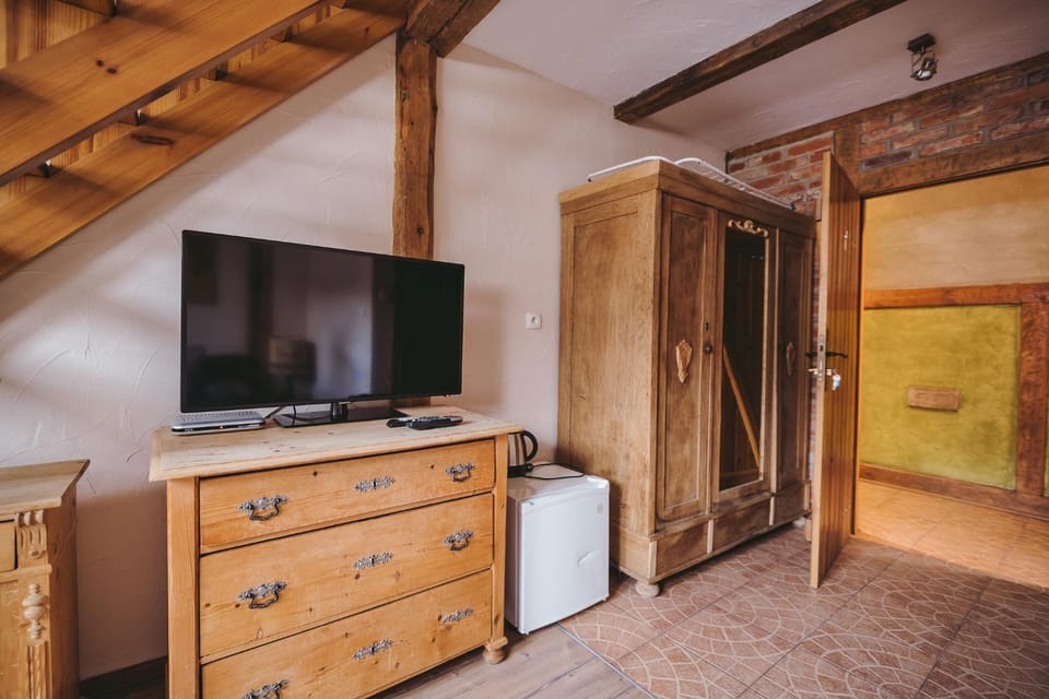 Pod Złotym Kasztanem Bed and Breakfast in Lower Silesian Voivodeship
