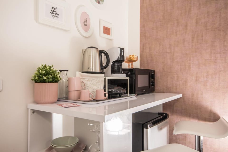 Coffee/tea facilities, Dining area