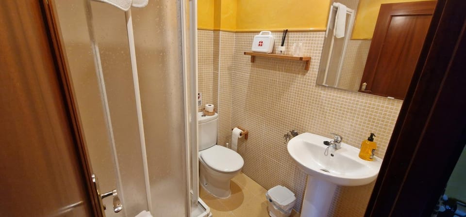 Shower, Bathroom, towels