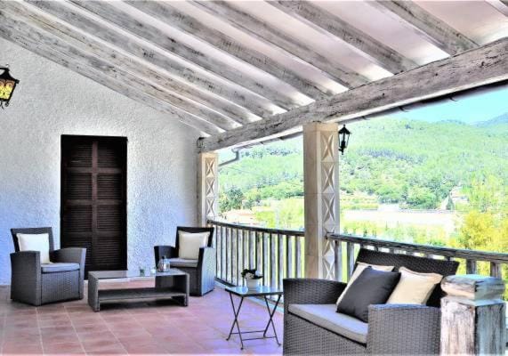 Villa LAS ENCINAS-en el pueblo de Esporles- Mallorca House in Serra de Tramuntana