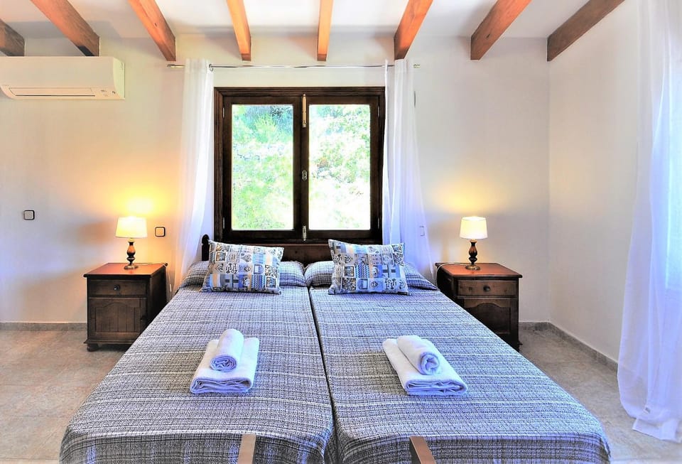 Villa LAS ENCINAS-en el pueblo de Esporles- Mallorca House in Serra de Tramuntana