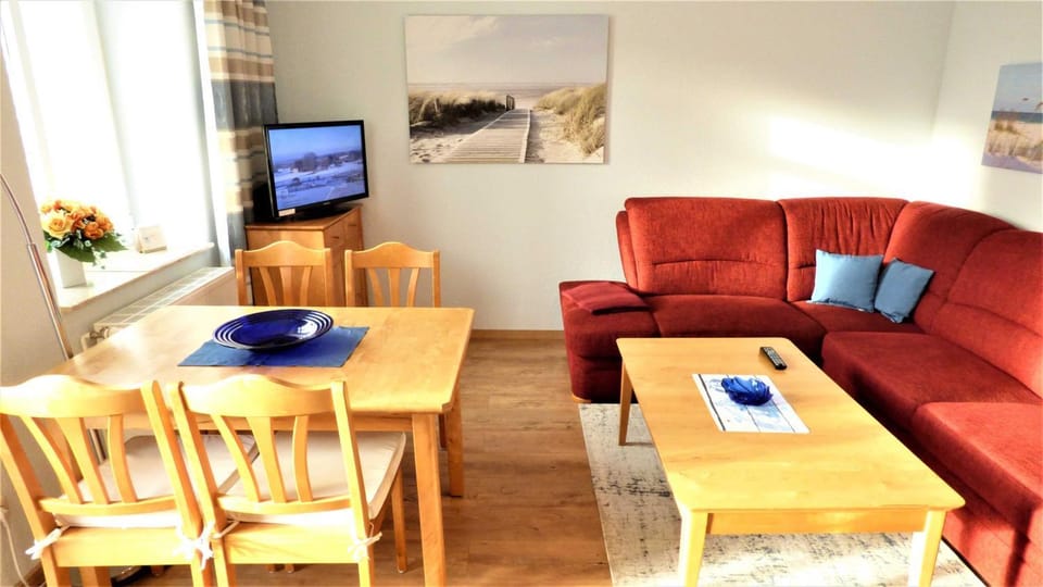 TV and multimedia, Decorative detail, Seating area, Dining area