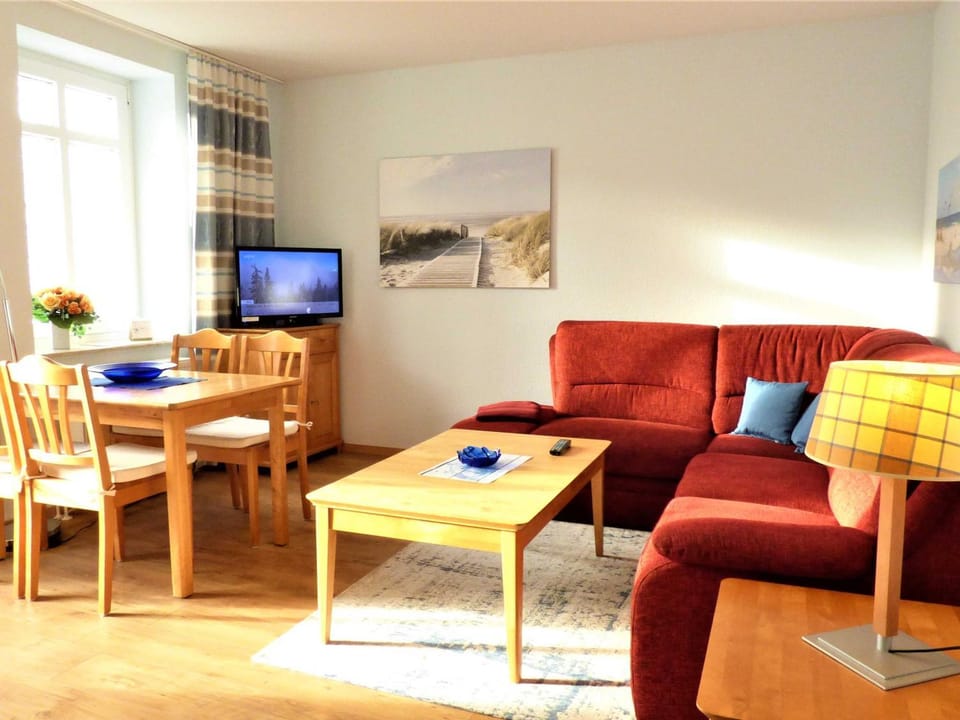 TV and multimedia, Photo of the whole room, Decorative detail, Seating area, Dining area