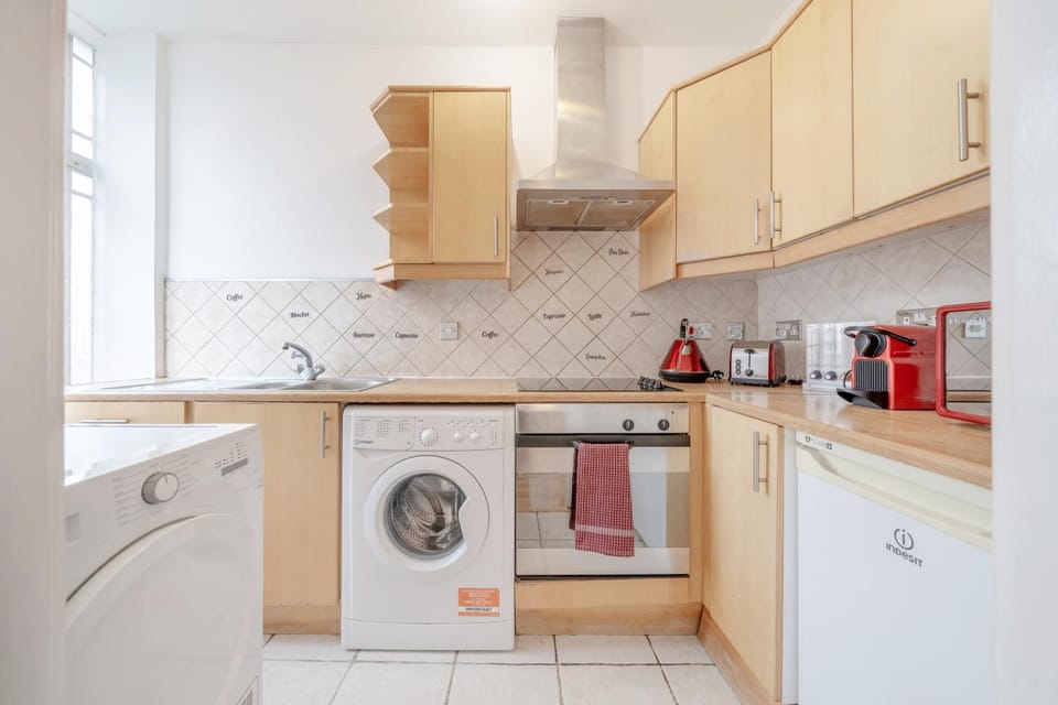 Hyde Park! One bedroom Bayswater London up to 4! Apartment in City of Westminster