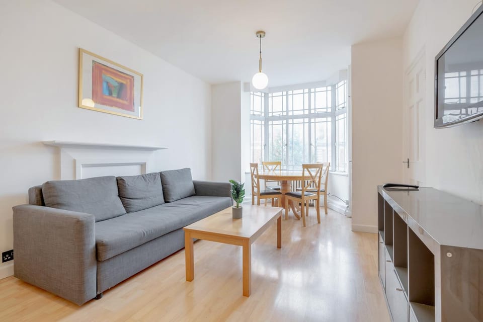 Hyde Park! One bedroom Bayswater London up to 4! Apartment in City of Westminster