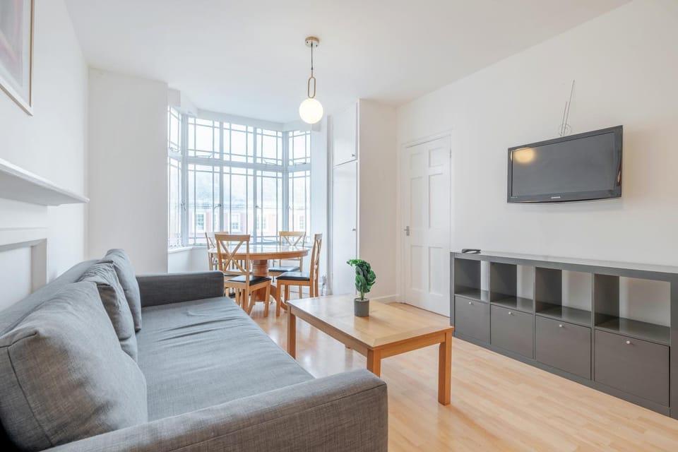 Hyde Park! One bedroom Bayswater London up to 4! Apartment in City of Westminster