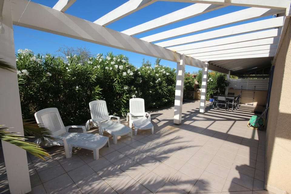 Balcony/Terrace, sunbed