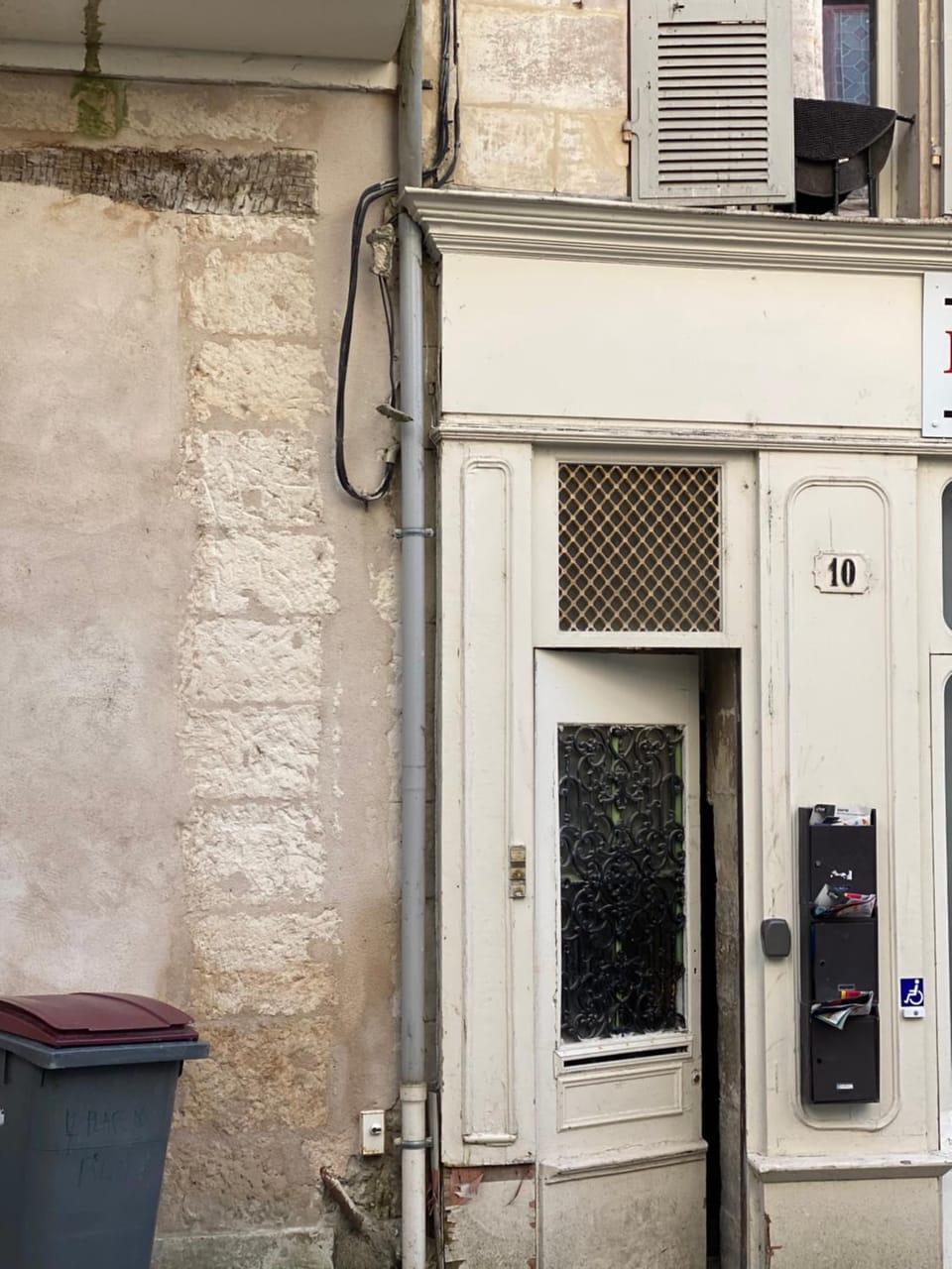Le Pilori - Centre Historique, en face du musée du Pilori, à 2mn à pied de l'hyper centre et proche toutes commodités, WIFI-Netflix Apartment in Pays de la Loire