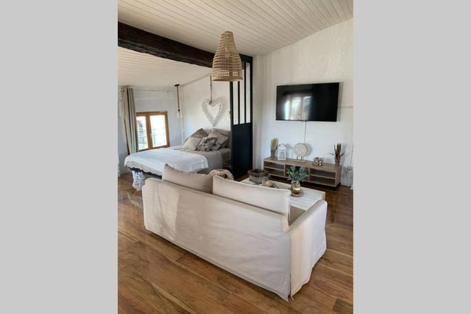 Communal lounge/ TV room, TV and multimedia, Living room
