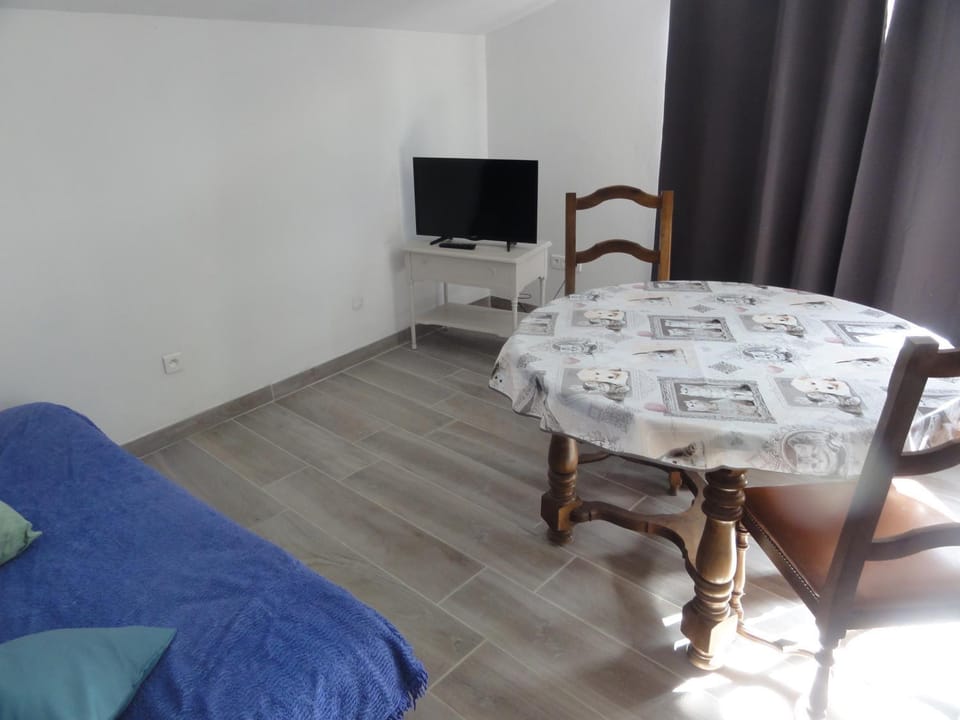 TV and multimedia, Living room, Dining area