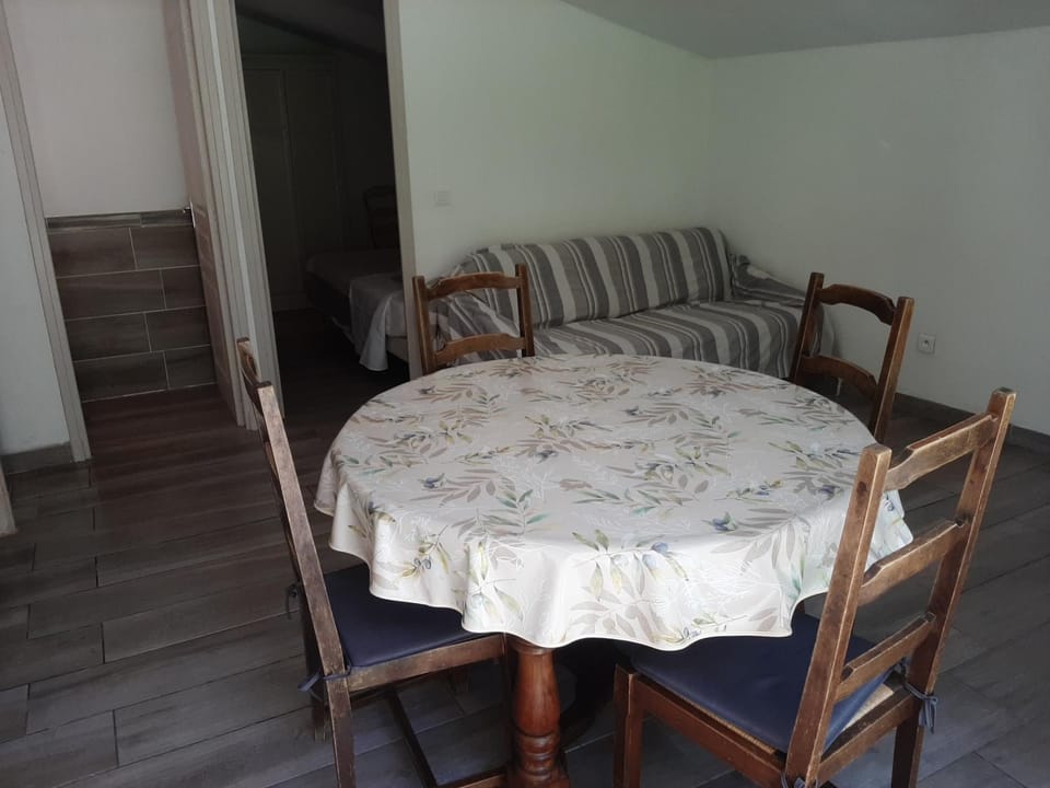 Gite le bagnol un coin de paradis Vacation rental in Provence-Alpes-Côte d'Azur