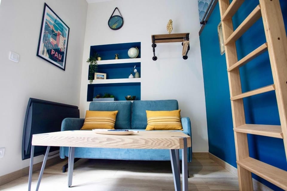 Living room, Seating area