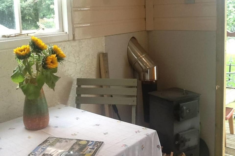 1Bed Cabin Sleeps 2- Parking Fireplace Garden Pets Cabin in England