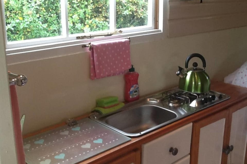 1Bed Cabin Sleeps 2- Parking Fireplace Garden Pets Cabin in England