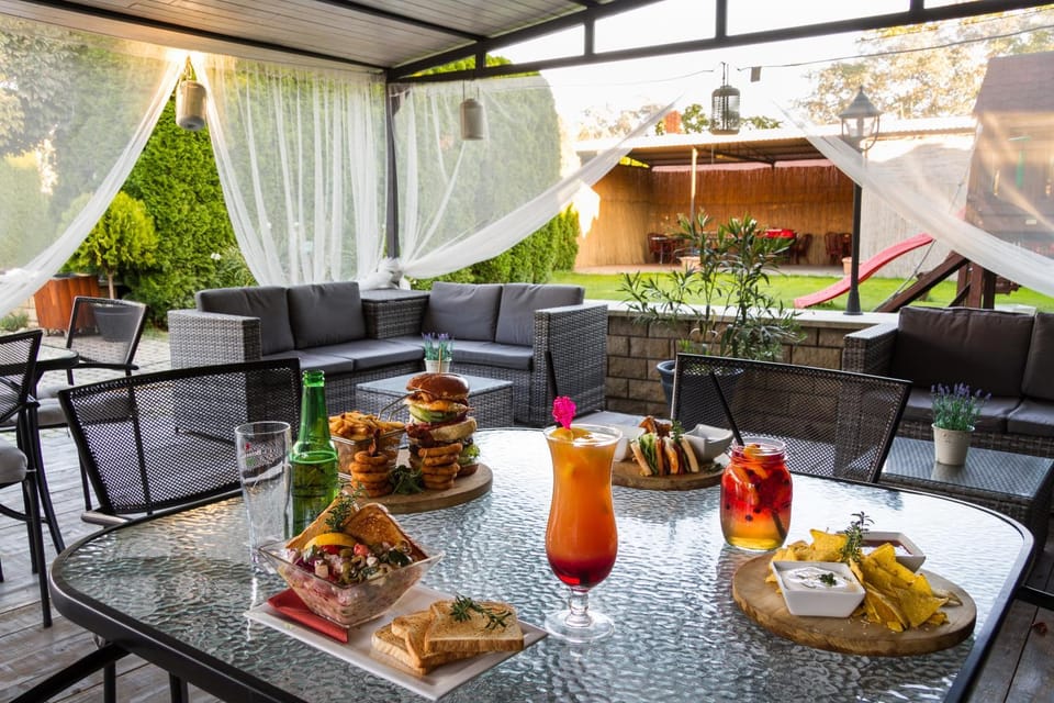 Restaurant/places to eat, Balcony/Terrace, On site