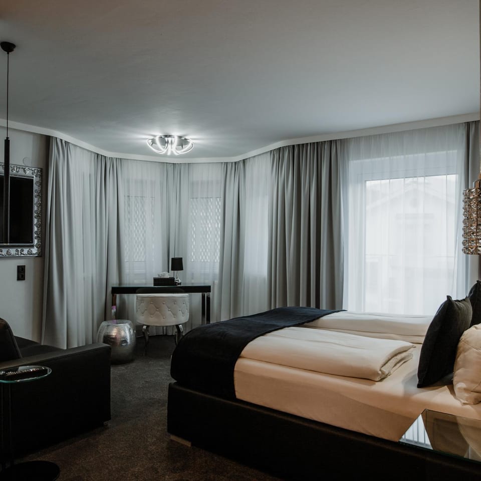 Photo of the whole room, Bedroom