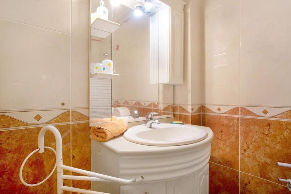 Bathroom, towels