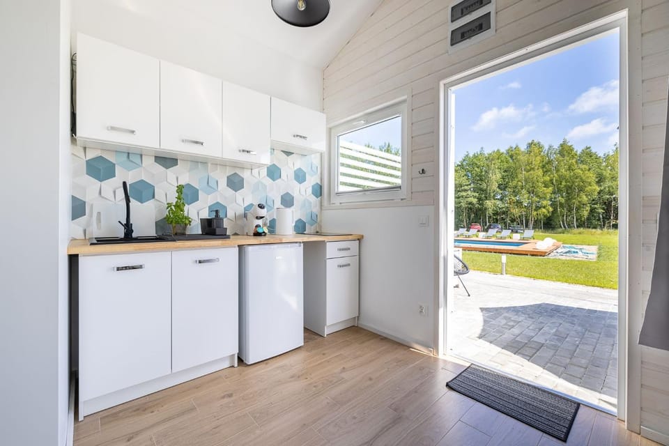 Kitchen or kitchenette, Garden view