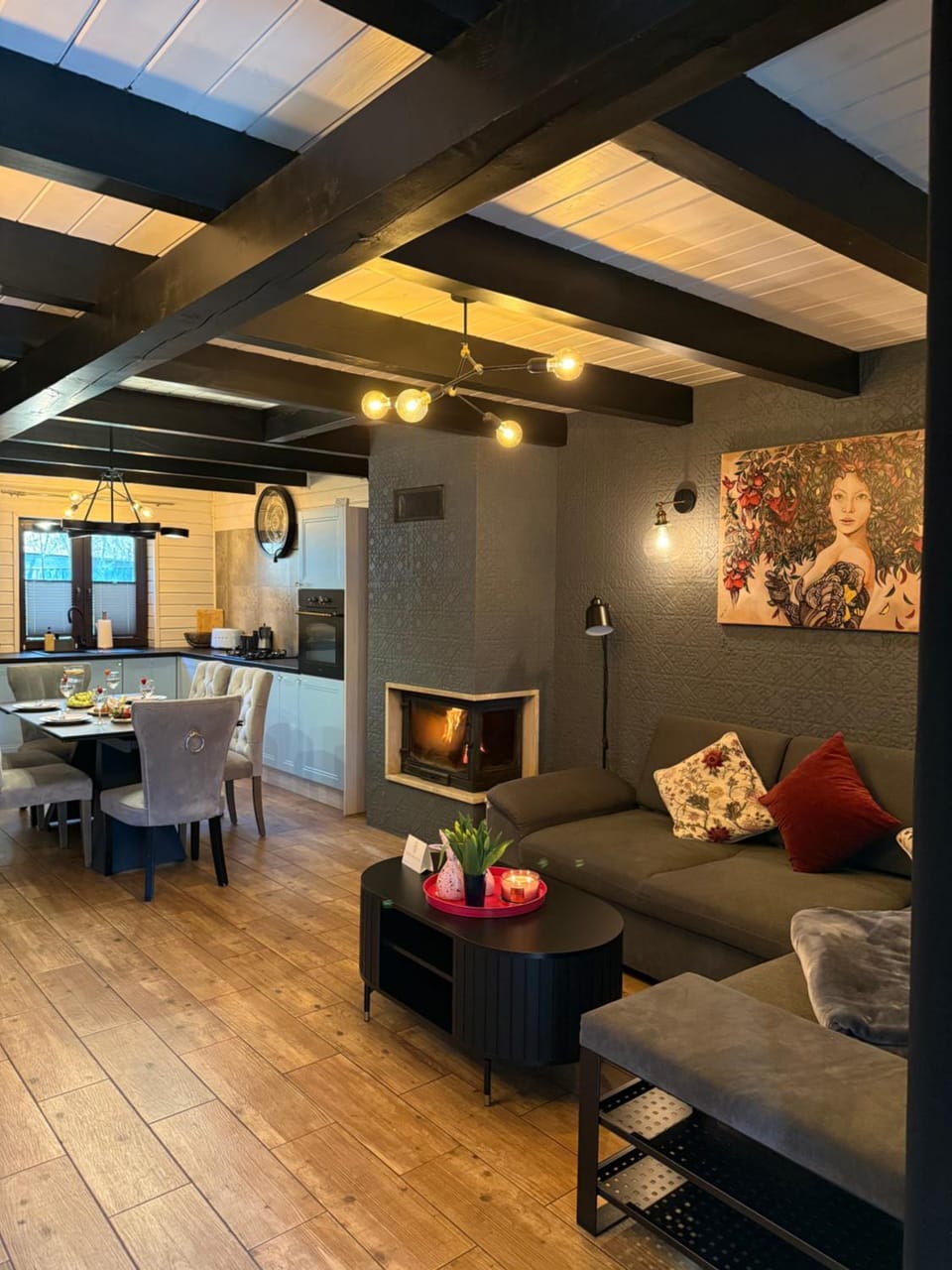 Kitchen or kitchenette, Living room, Seating area, Dining area