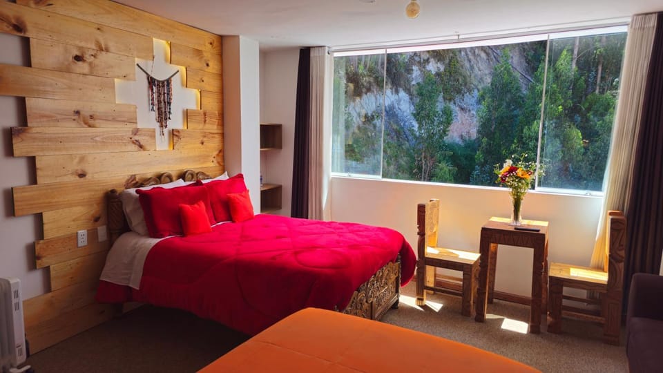 Bed, Natural landscape, Living room, Photo of the whole room, Seating area, Bedroom, Mountain view, heating