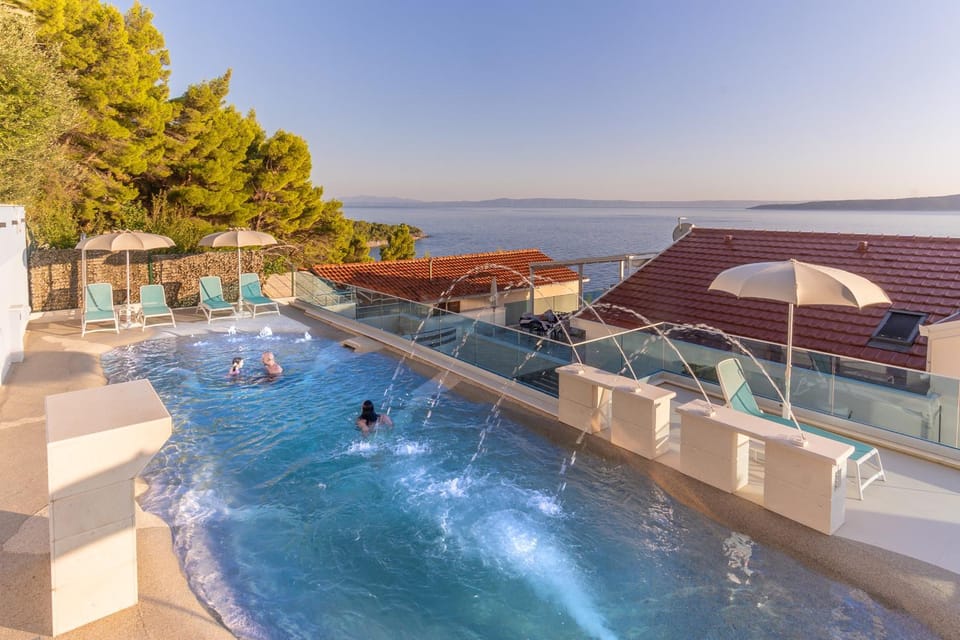 Day, Natural landscape, Pool view, Sea view, Swimming pool, sunbed