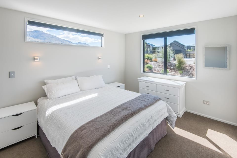 Bedroom, Garden view, Mountain view, Street view