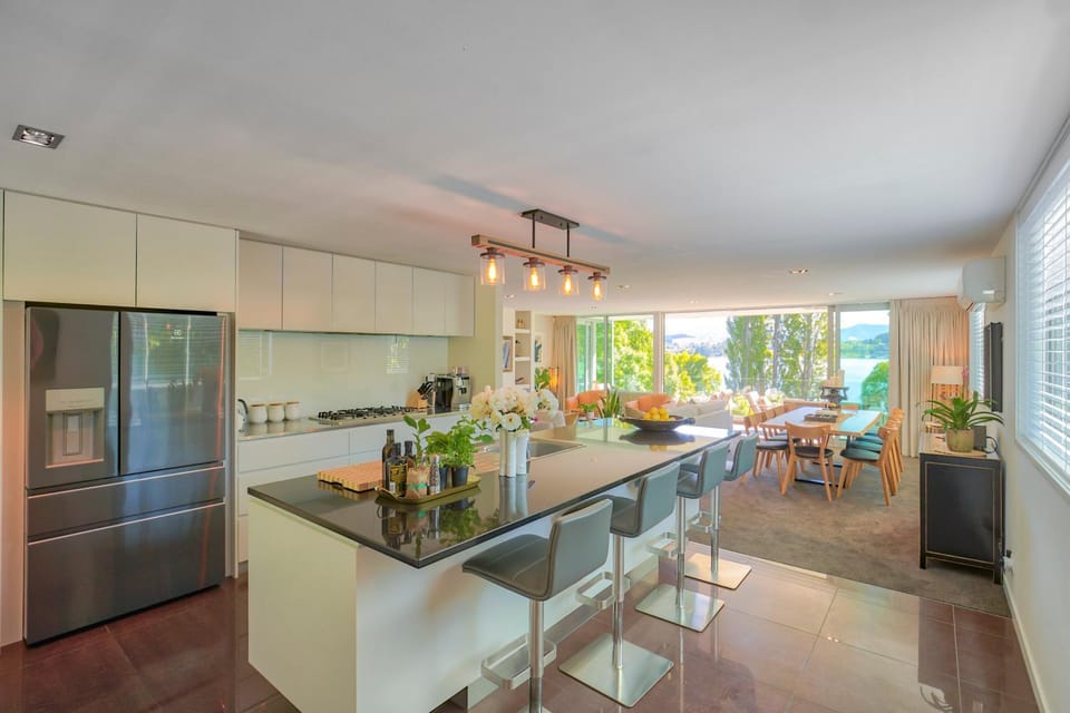 Kitchen or kitchenette, Living room, Seating area, Dining area, dishwasher, pet friendly, stove