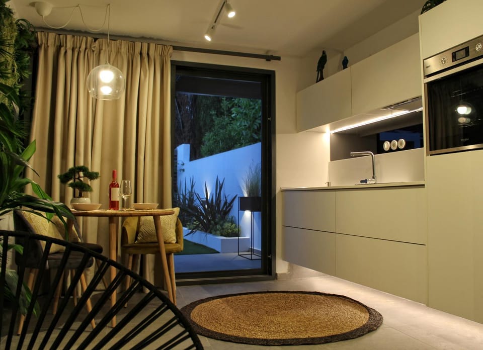Garden, Dining area