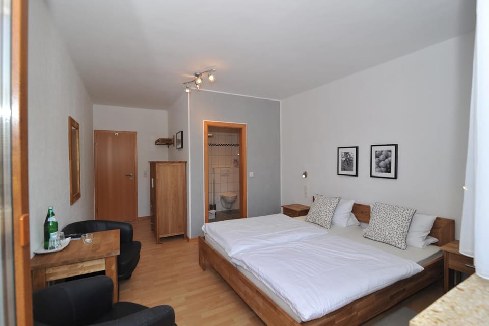Bed, Photo of the whole room, Bedroom, wardrobe