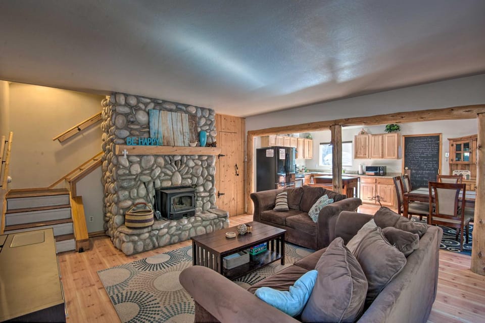 7 Mi to Heavenly Ski Resort: Cozy Tahoe Cabin Cabin in Sierra Nevada