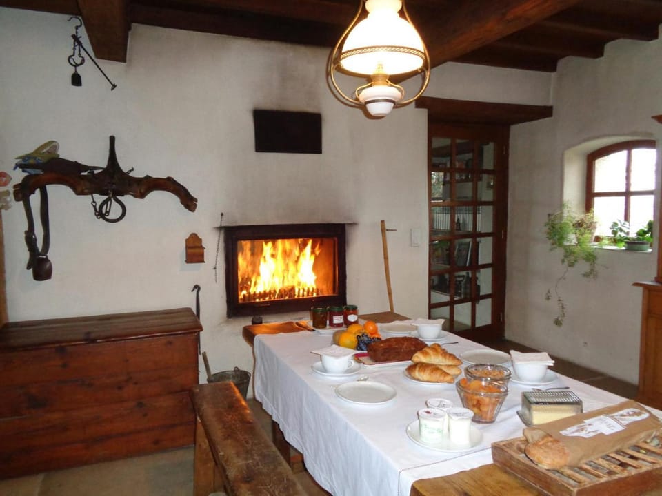 Charme Rural avec Piscine Privée et Animaux Acceptés - FR-1-496-200 House in Auvergne-Rhône-Alpes