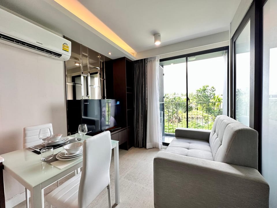TV and multimedia, Balcony/Terrace, Living room, Dining area